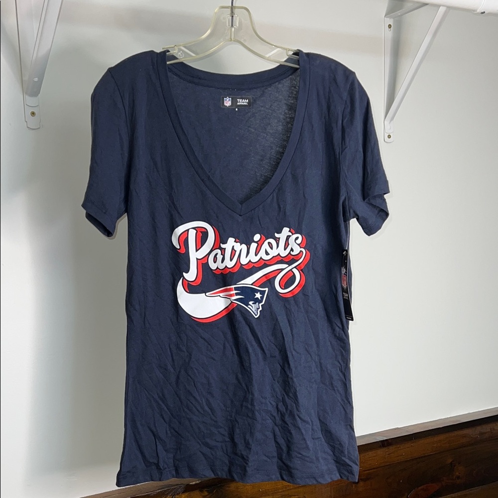 NWT NFL New England Patriots‎ Navy V-Neck T-Shirt- M